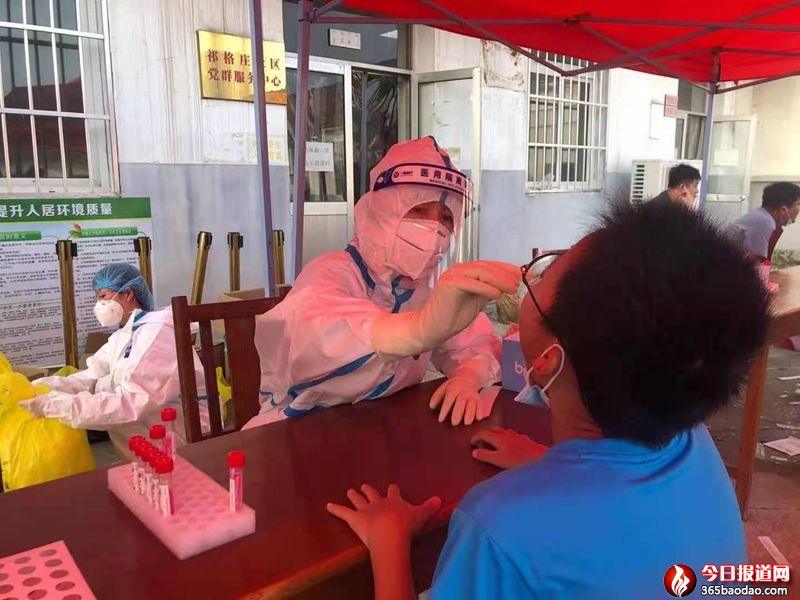 秦利、秦燕夫妻4.jpg